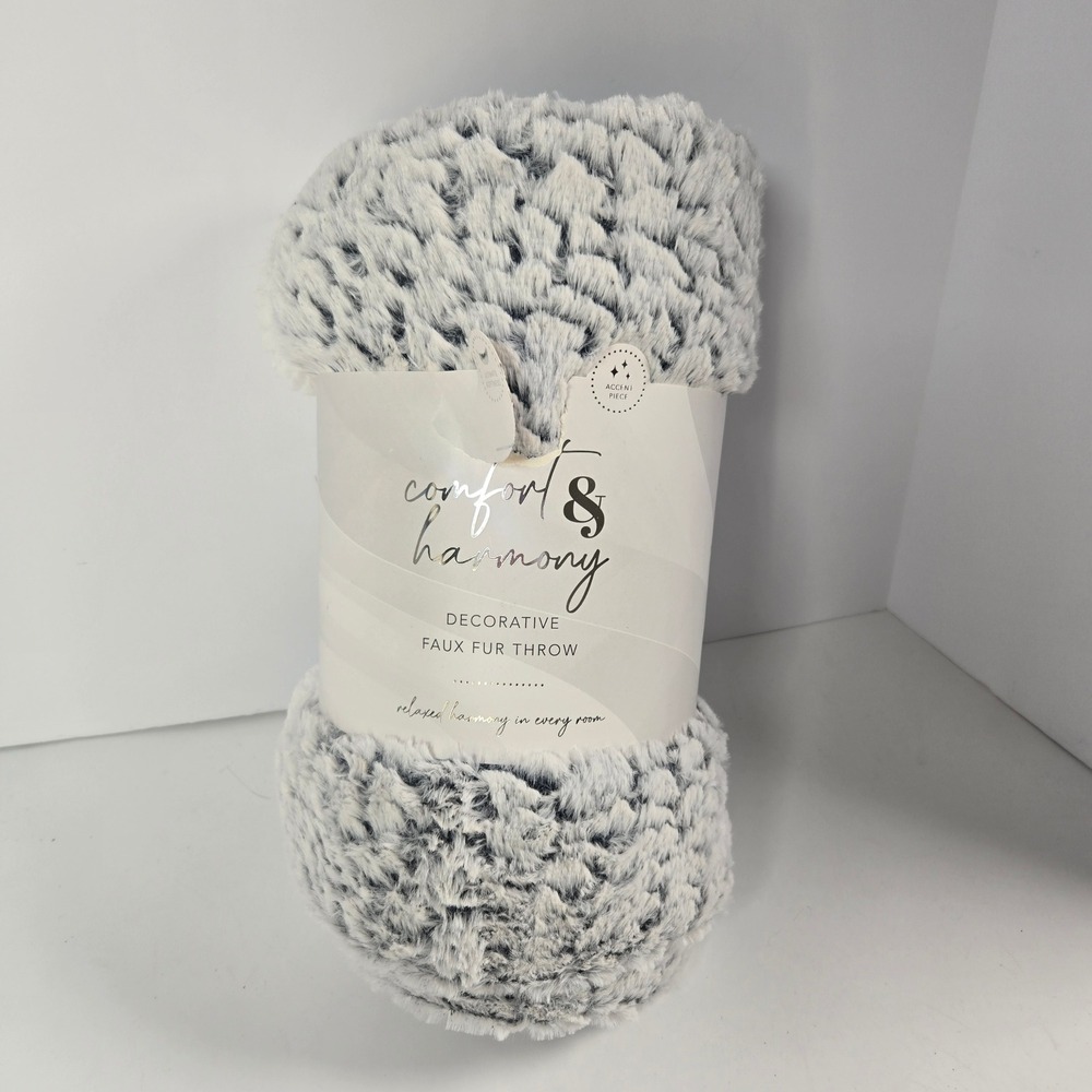 Comfort & Harmony Faux Fur Throw 50x60 Gray White Plush Soft Cozy Blanket